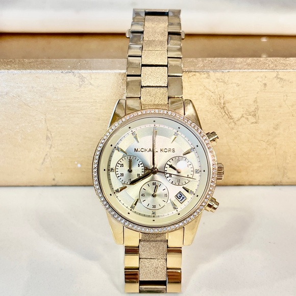 Michael Kors Women's Ritz Gold Toned Stainless Steel Watch With Crystal Topring - Picture 9 of 12